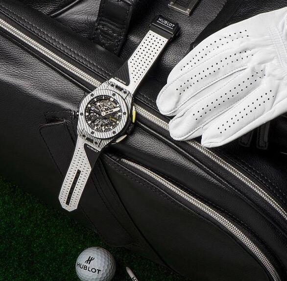 The Hublot is ultra light, which is suitable for the golf players to wear.