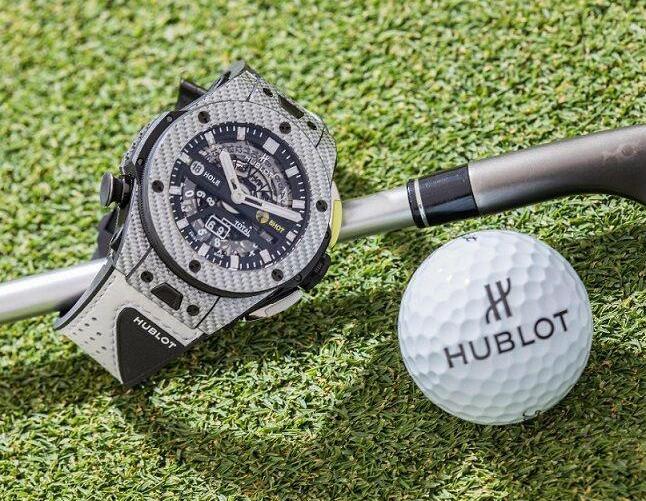 The case has been made from the composite material of carbon fiber and aluminum exclusively belonged to Hublot.