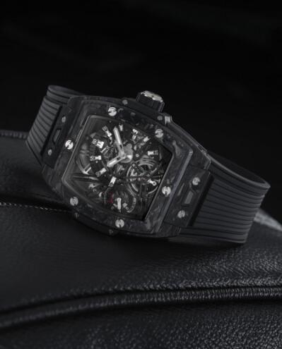 The timepiece presents the brand's high level of craftsmanship.