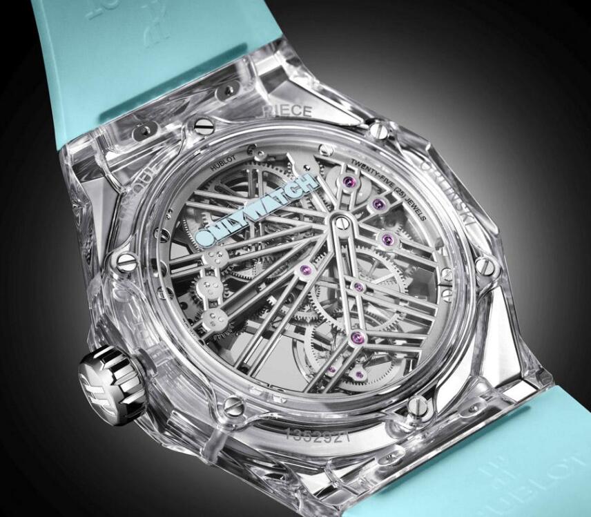 Hublot has presented the strong artistic aesthetics.